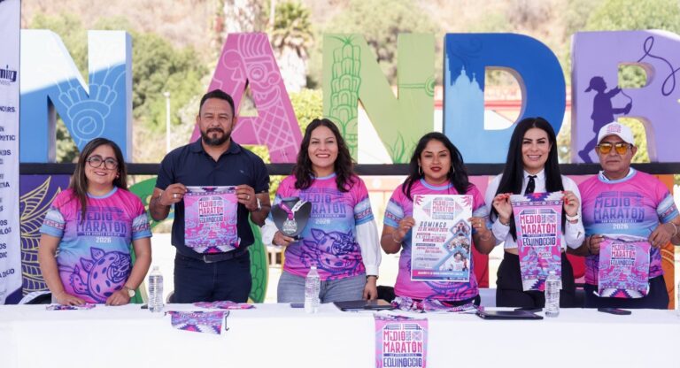 Presentan playera y medalla del Medio Maratón San Andrés Cholula, Equinoccio 2026