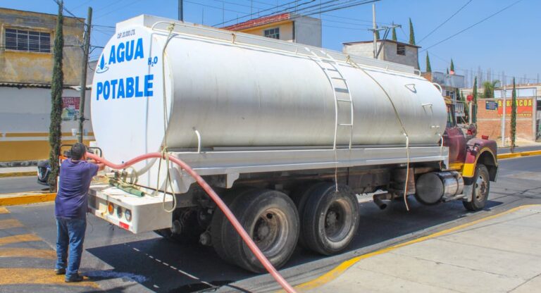 Garantiza Roberto Solís abasto de agua en el Primer Barrio durante rehabilitación Del Pozo “El Pirul”