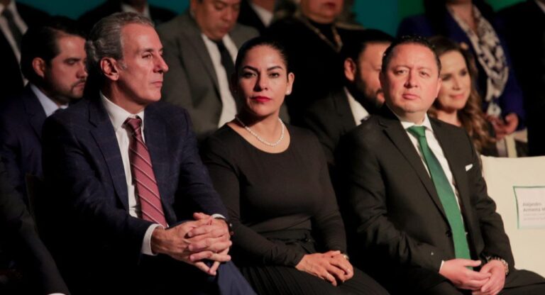 Presente Lupita Cuautle en la toma de compromiso del nuevo presidente del CCE