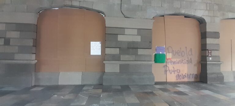 Inmuebles con pintas tras la marcha 8M en Puebla