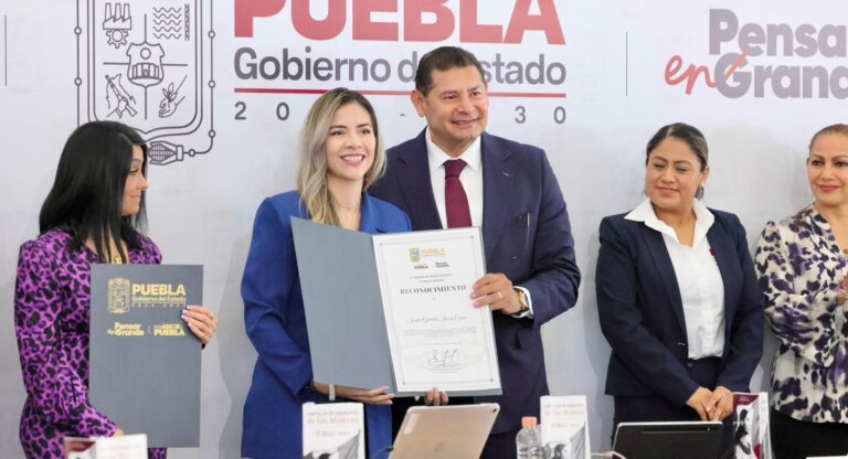 Armenta Mier reconoce a Guerreras de Puebla y fortalece deporte femenil