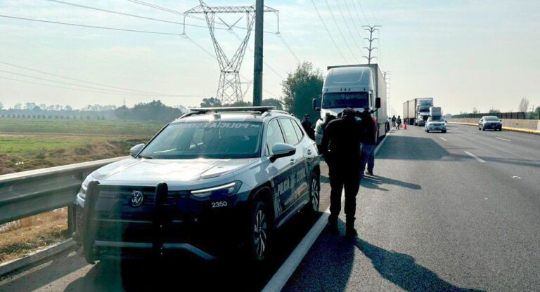 Policía Estatal frustra robo de tractocamión en la México-Puebla
