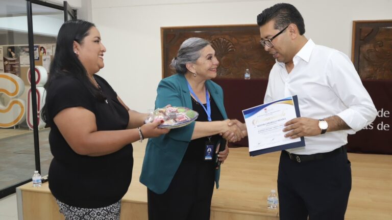 Senador Néstor Camarillo Medina dialoga con estudiantes del Instituto de Ciencias Jurídicas (ICI)