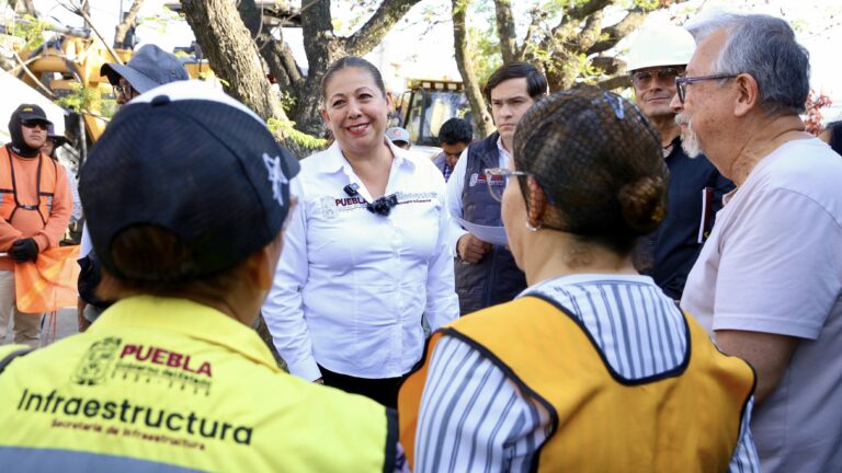 Supervisa Laura Artemisa pavimentación en Puebla capital implementada por Gobierno Estatal