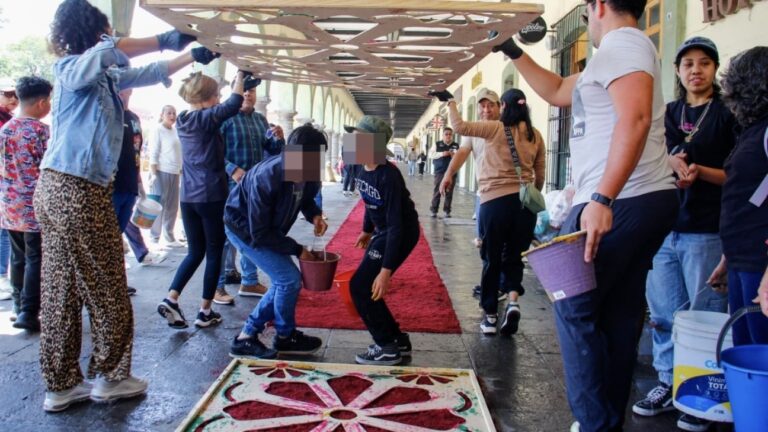 Encabeza Tonantzin Fernández la colocación de la alfombra monumental en el Portal Guerrero