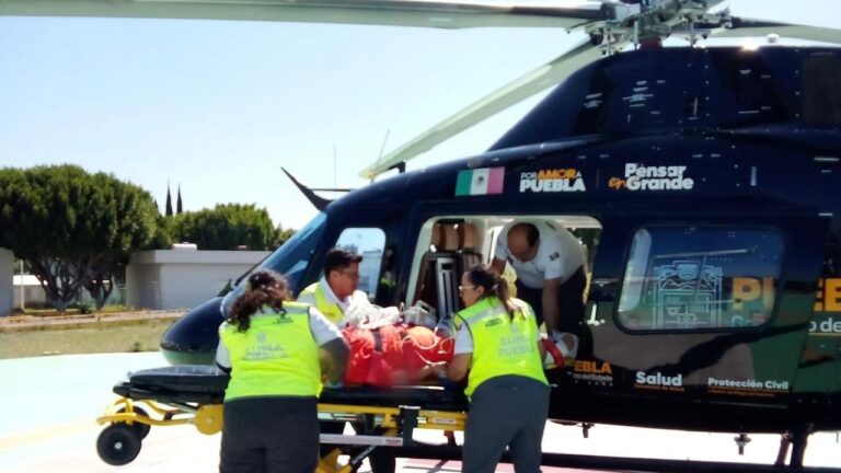 Con ambulancia aérea, gobierno garantiza atención especializada de una joven tras complicaciones por cesárea