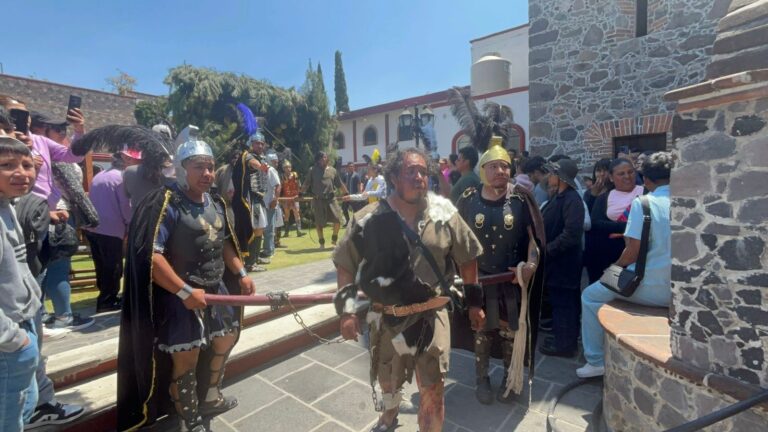 Devoción marca viacrucis en San Andrés y San Pedro Cholula