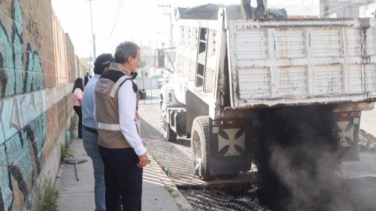 El Gobierno de Pepe Chedraui mejora las vialidades de la capital con el programa de bacheo permanente