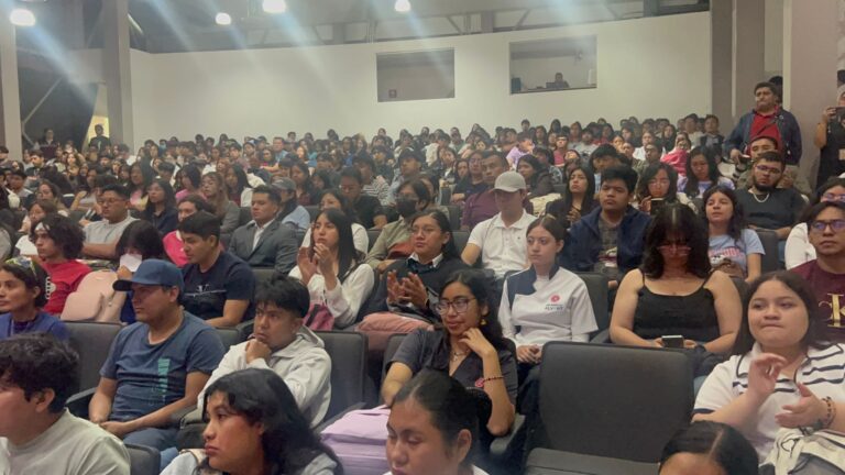 Entrega Tonantzin Fernández “Becas Quetzalcóatl”
