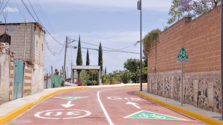 Ayuntamiento de San Andrés Cholula retiró lonas publicitarias colocadas de manera irregular en vialidades