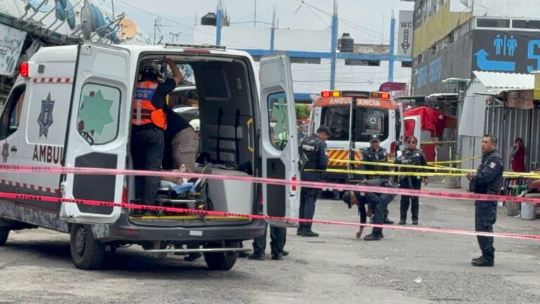 Grupo armado balea a tres hombres en el Mercado Morelos, iba vestidos de “mariachi”
