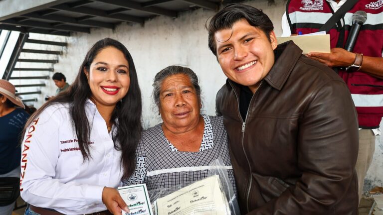 Tonantzin Fernández fortalece al campo cholulteca con entrega de biofertilizantes
