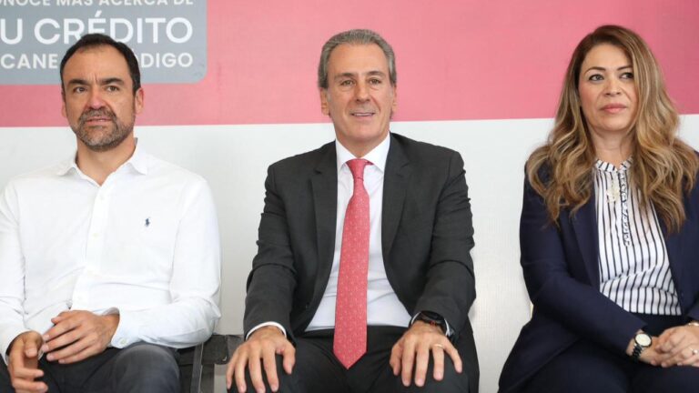 Entrega Pepe Chedraui créditos a emprendedoras y emprendedores para fortalecer la economía local