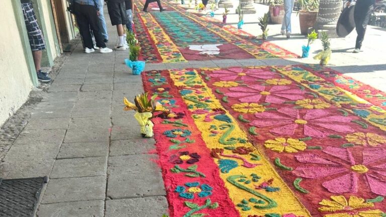 Las calles de Cholula se pintaron de color en Semana Santa