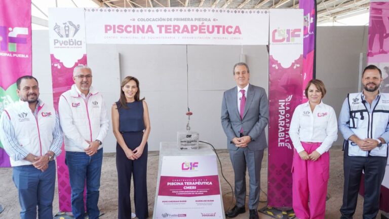 Pepe Chedraui y MariElise Budib colocan primera piedra de la piscina terapéutica del CMERI