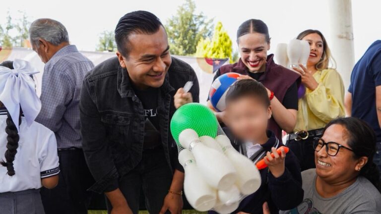 Roberto Solís arranca en entrega masiva y diaria de juguetes para las niñas y niños de Huejotzingo