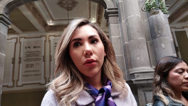 Secretaría de las Mujeres imparte pláticas para prevenir violencia en el noviazgo