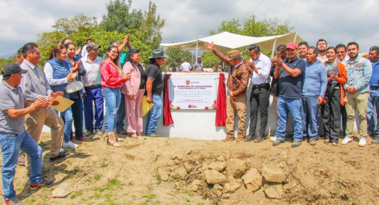 Roberto Solís mejora el suministro de agua en Atexcac con la rehabilitación de línea de conducción