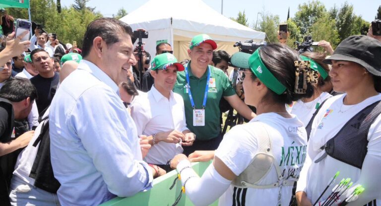 Gobernador Armenta Mier y Rommel Pacheco recorren Mundial Tiro con Arco