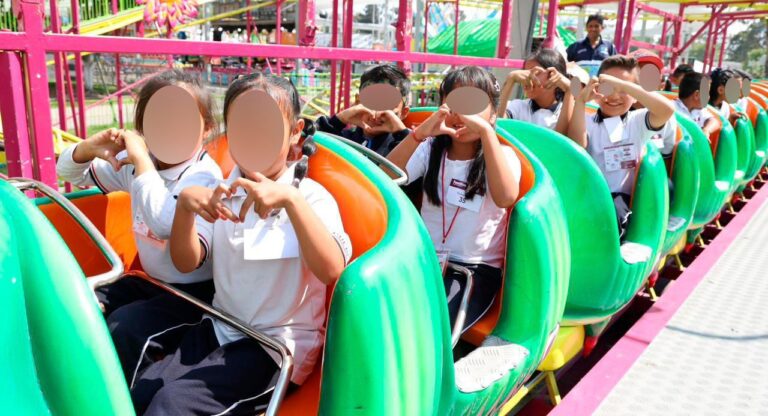 SEDIF acerca sana diversión a niñez de municipios en la Feria de Puebla 2026