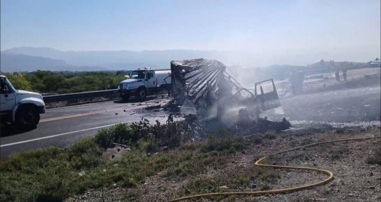 Una persona calcinada y una más lesionada en la autopista Cuacnopalan-Oaxaca