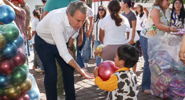 Pepe Chedraui celebra a niñas y niños de San Baltazar Campeche