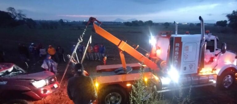 Muere al volcar su camioneta en Nopalucan de la Granja, viajaba con exceso de velocidad