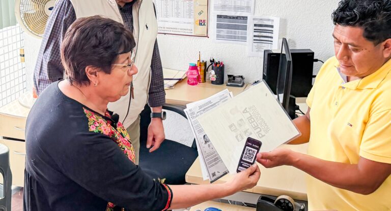Avanza gobierno estatal en entrega de códigos QR a unidades en renovación