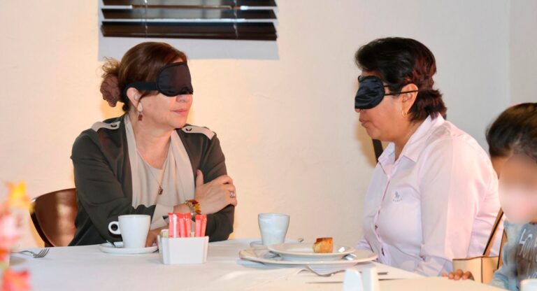SEDIF impulsa sensibilización familiar sobre ceguera y baja visión