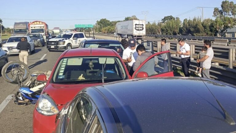 Policías auxiliares apoyan en atención de accidente sobre la autopista Puebla-Acatzingo