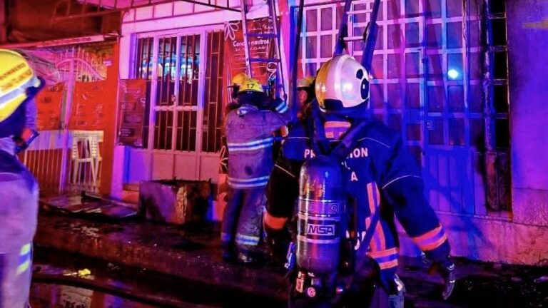 Incendio en negocio de comida en Momoxpan deja un lesionado con quemaduras