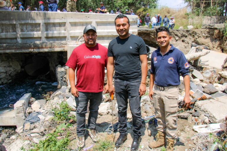 Roberto Solís encabeza faena de limpieza en el Río Xochiac para prevenir riesgos por temporada de lluvias