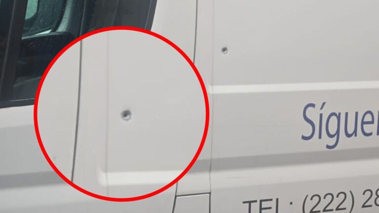 Balean una camioneta en Vía Atlixcáyotl, suman varios casos similares