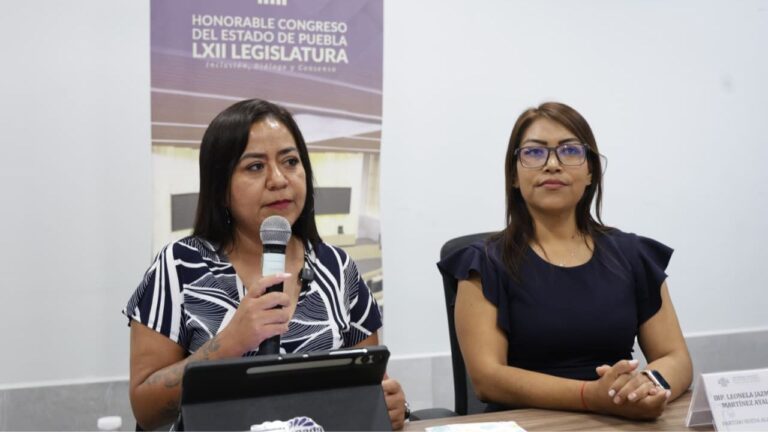 Congreso de Puebla instala dispensadores de toallas femeninas, anuncia la diputada Celia Bonaga