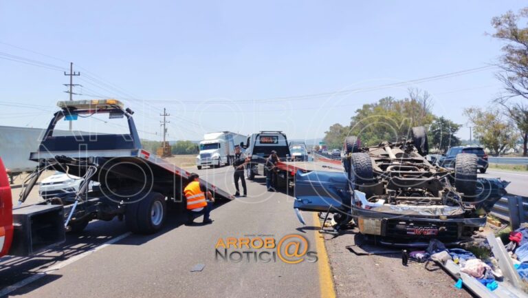 Un muerto y cuatro heridos saldo de volcadura en la autopista Puebla-Orizaba