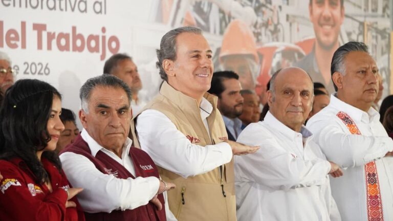 Pepe Chedraui participa en ceremonia cívica por el Día Internacional del Trabajo