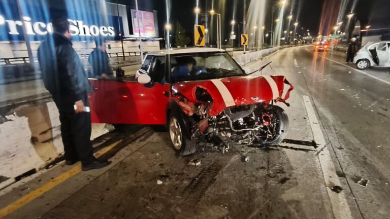 Muere conductora de un Mini Copper en Periferico, tres más resultan lesionadas