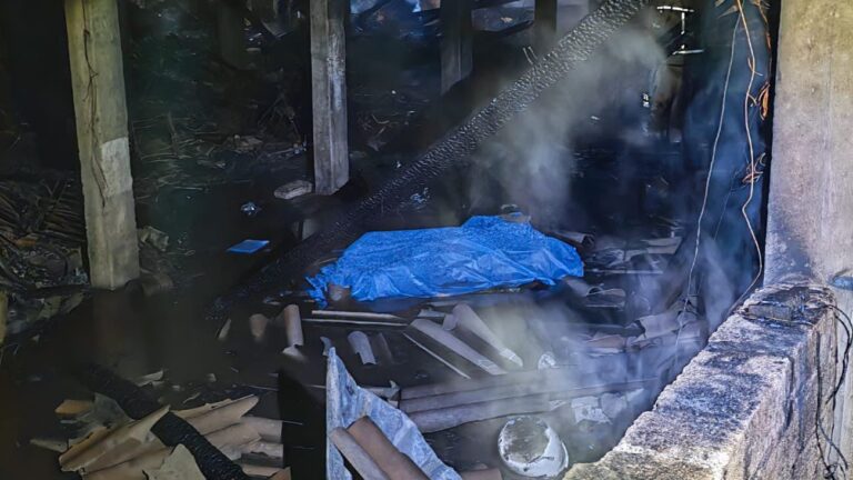 Dos muertos y seis heridos deja explosión de cohetería en Ajalpan