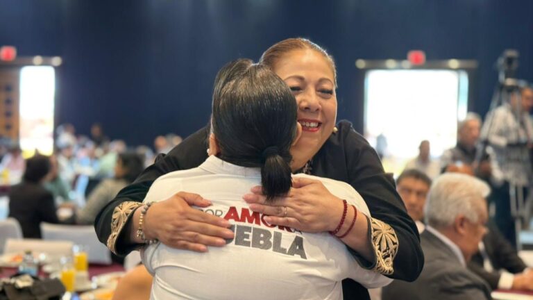 Maestros y maestras construyen transformación y futuro de Puebla, afirma Laura Artemisa