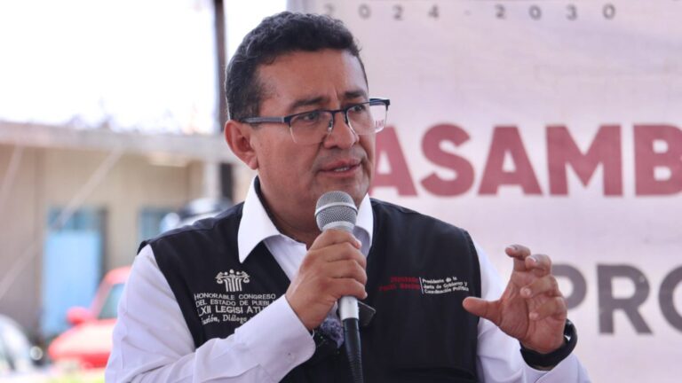 Con trabajo cercano a la gente, Pável Gaspar acompaña asambleas comunitarias en la Mixteca