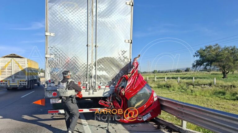 Mueren dos personas en la autopista Puebla-Orizaba, impactan su Marcha contra un tráiler