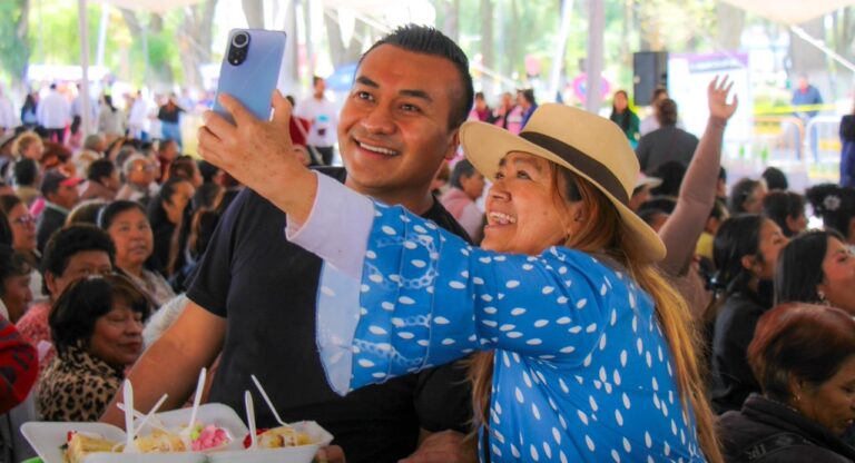 Roberto Solís y Shamy Spezia encabezan magno festejo del Día de las Madres; reúnen a más de 3 mil mamás de Huejotzingo