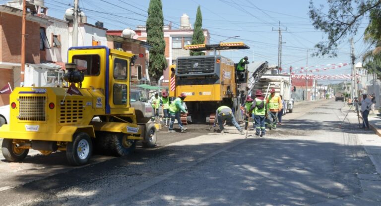 Supervisa Pepe Chedraui intervención del Tren Capitalino de Pavimentación en la colonia Vicente Guerrero