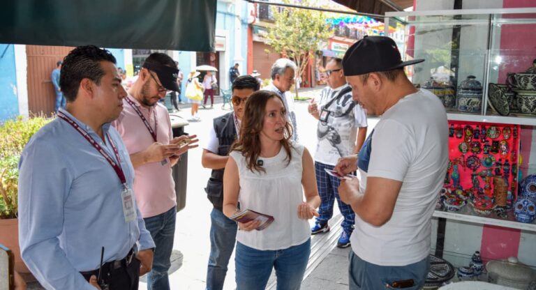 Gobierno de la Ciudad fortalece el cuidado del espacio público con acercamiento a locatarios de la Calle de los Dulces