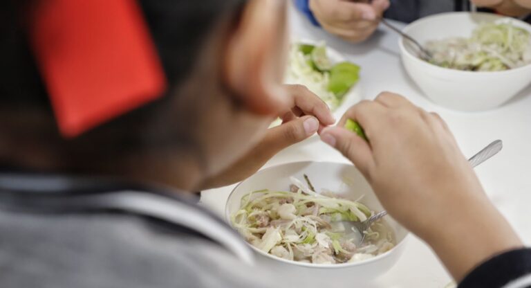 Reafirma Pepe Chedraui apoyo a escuelas con nuevos desayunadores escolares