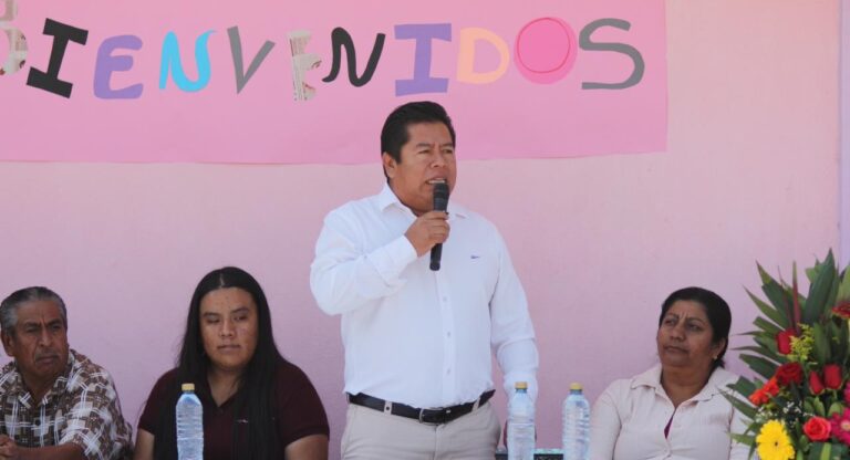 Inicia construcción de aula en El Salado