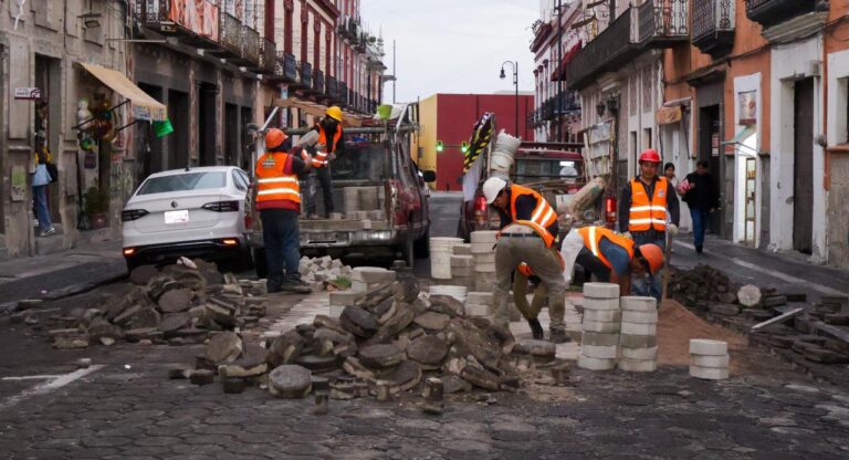 Realiza gobierno de Pepe Chedraui trabajos de bacheo en el Centro Histórico