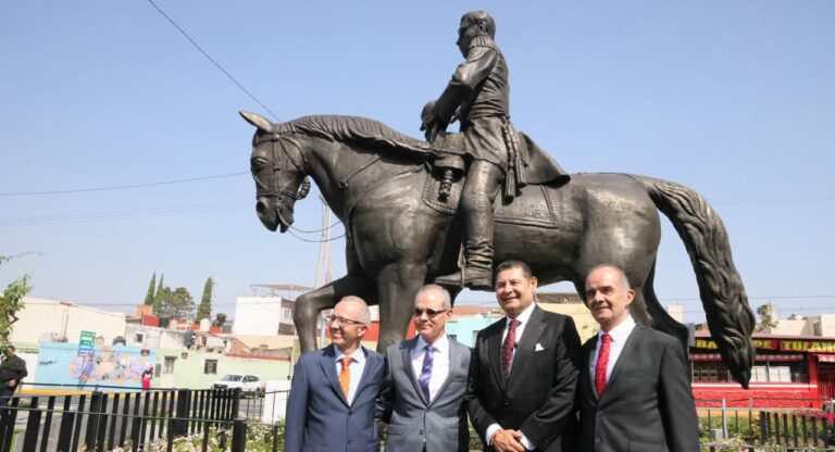 Rehabilita Gobierno del Estado el Arco de Loreto y devela escultura de Ignacio Zaragoza