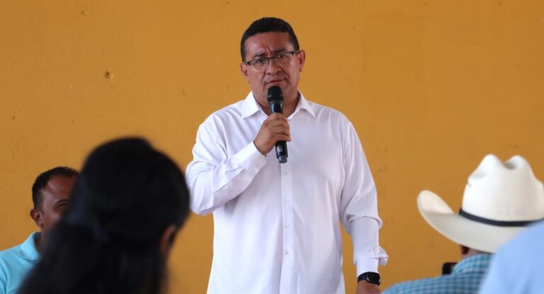En recorrido por la Mixteca, el diputado Pável Gaspar destacó el compromiso con el desarrollo social y la niñez