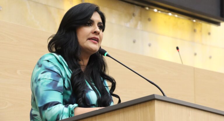 Presenta Delfina Pozos exhorto para esclarecer posibles actos de promoción anticipada